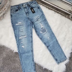 New! Refuge Denim Mom Relax High Rise Distressed Ripped Jeans. Size 9.